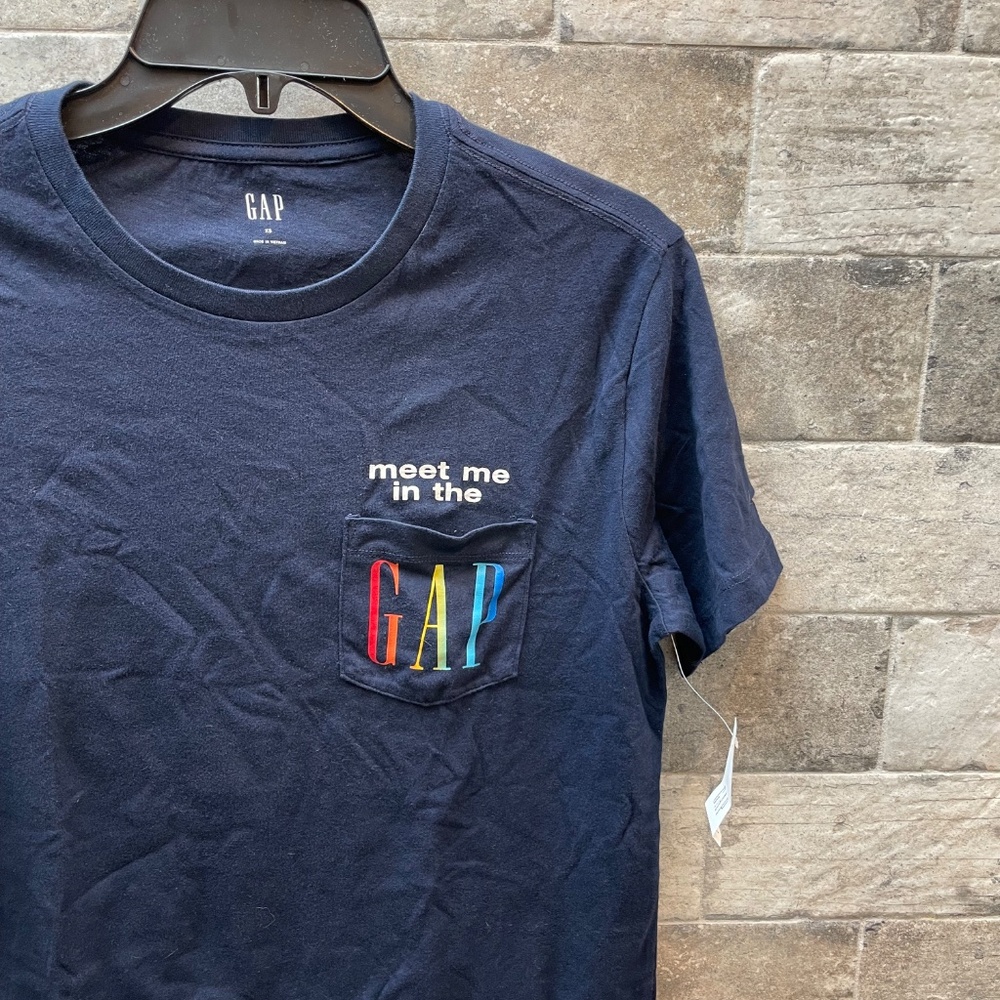 ❤️ GAP MEET ME AT THE GAP NAVY TEE SHIRT SIZE XS NEW - Picture 2 of 4